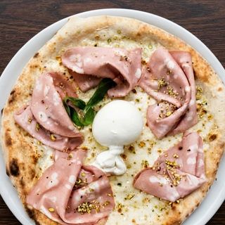 Focaccia De Mortadela Y Burrata