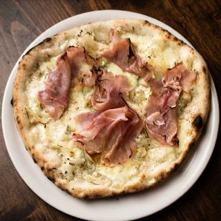 Focaccia De Jamón Cocido Y Mozzarella