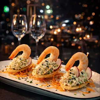 Canapés Con Gambas Y Tartar De Cangrejo