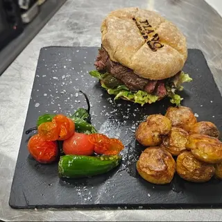 Hamburguesa De Solomillo Con Patatas Puente