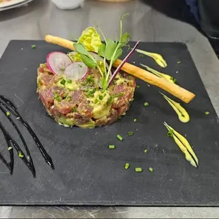 Tartar De Atún Con Aguacate