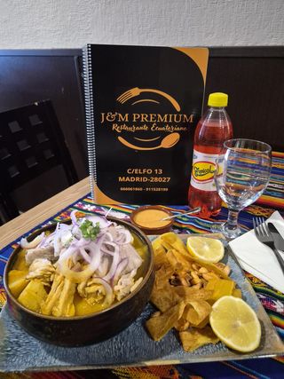 Encebollado Mixto.