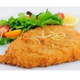 Escalopa De Pollo Con Patatas Fritas