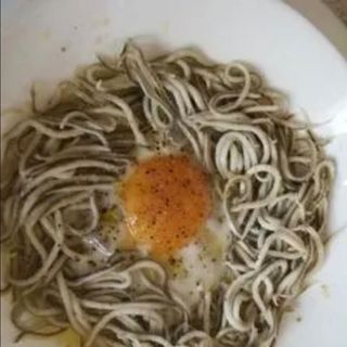 Pincho De Gulas Con Huevo Frito