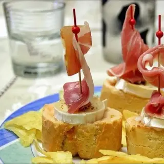 Pincho De Rulo De Cabra Y Jamón Ibérico