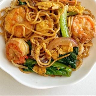 Tallarines frito tres delicias