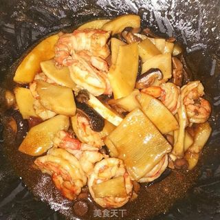 Gambas con bambú y setas china