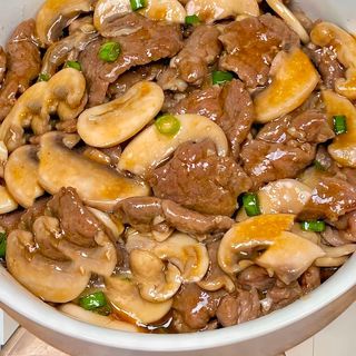 Ternera con champiñones