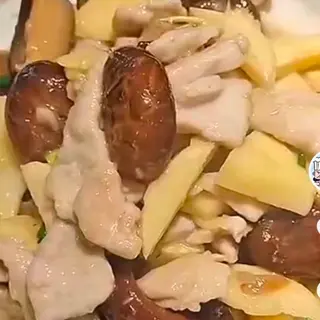 Pollo con bambú y setas chinas