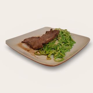Tallarines Verdes Con Bistec