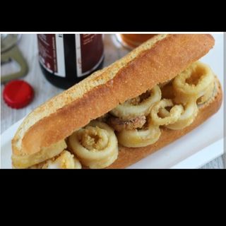 Bocadillo De Calamar Y Gamba