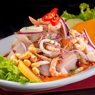 Ceviche Peruano Mixto Con Pescado Y Gambas