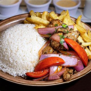 Pollo Saltado
