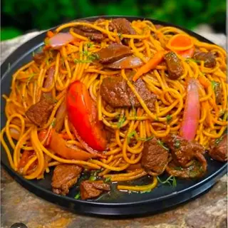 Tallarín Saltado