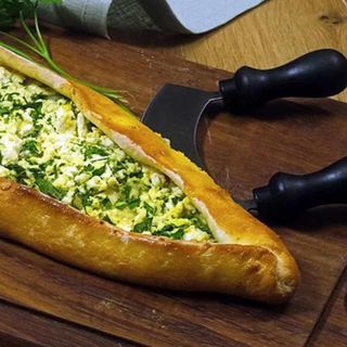 Pide De Espinacas Y Queso