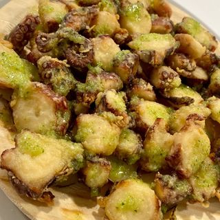 Media ración Pulpo Frito Con Mojo Verde