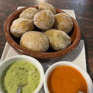 Papas Arrugadas Con 2 Mojos