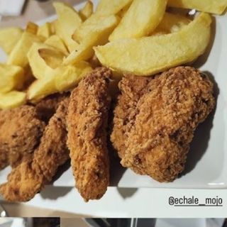 Tiras De Pollo Frito Con Papas