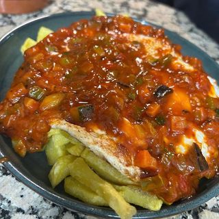 Huevos Rotos Con Pisto De Verduras
