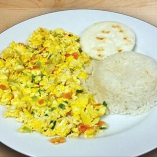 Arepa Con Arroz Y Perico