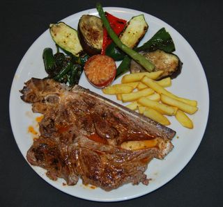 Bisteck A La Plancha Con Patatas Fritas