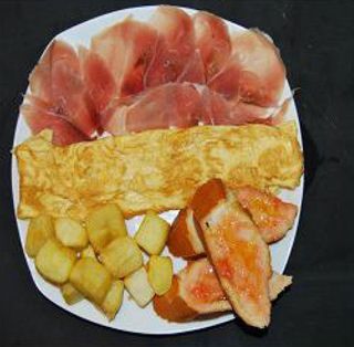 Tortilla Francesa, Jamón Serrano y pan con tomate