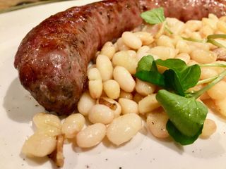 Butifarra Con Alubias Y Allioli