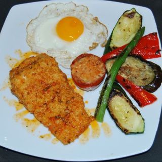 Huevo Frito Con Bacalao, Patatas Y Verduras A La Plancha