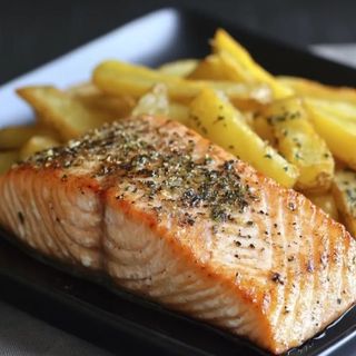 Salmon A La Plancha Con Patatas Fritas O Ensalada