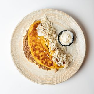 Cachapa Con Carne Mechada