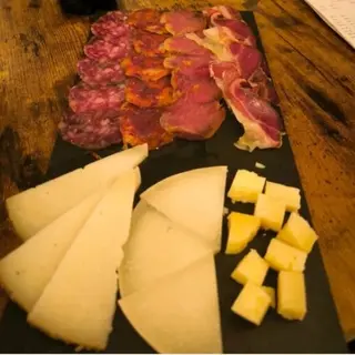 Tabla Mixta De Ibéricos Y Quesos