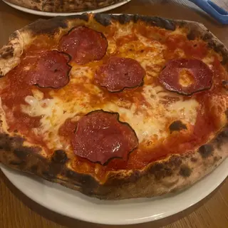 Pizza de mortadela y burrata
