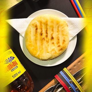 Arepa De Solo Queso