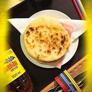 Arepa De Jamón Y Queso