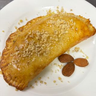 Empanadilla de ricotta y espinacas con parmesano