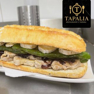 Bocadillo de solomillo y cabra