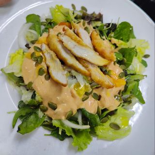 Ensalada de pollo crujiente