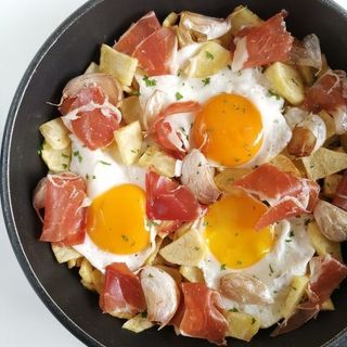 Huevos rotos con jamón