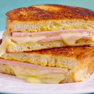 Bocadillo De Bacon Y Queso