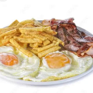Bacon y huevo con patatas o ensalada