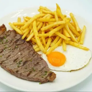 Bistec y huevo con patatas o ensalada