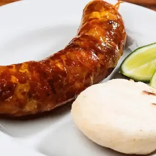 Chorizo con arepa