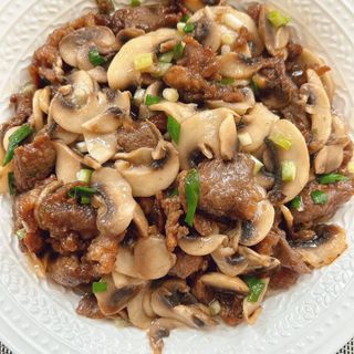 Ternera con champiñones 蘑菇牛肉