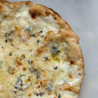 Pizza 4 quesos (30 cm.)