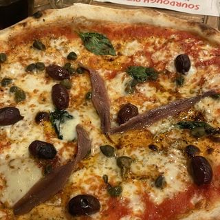 Pizza putanesca (30 cm.)