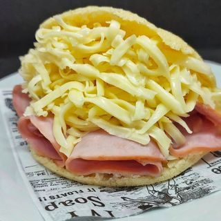 Arepa De Jamón Y Queso