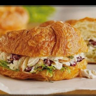 Croissant pollo pasta