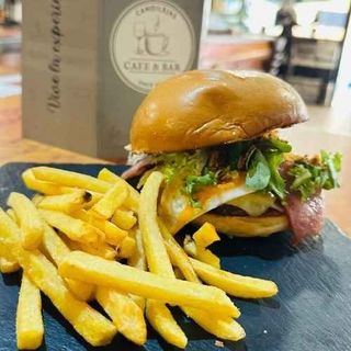 Menú candiburger de pollo y Carne