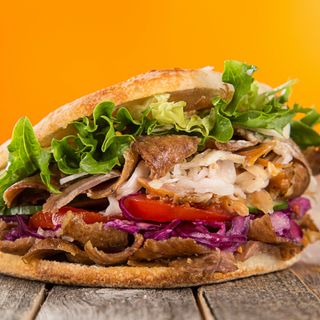 Menú De 2 Pitas O 2 Dürum + Patatas + 2 Latas De Coca-Cola