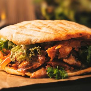 Menú Pizza Familiar + 2 Camperos + Patatas + bebida